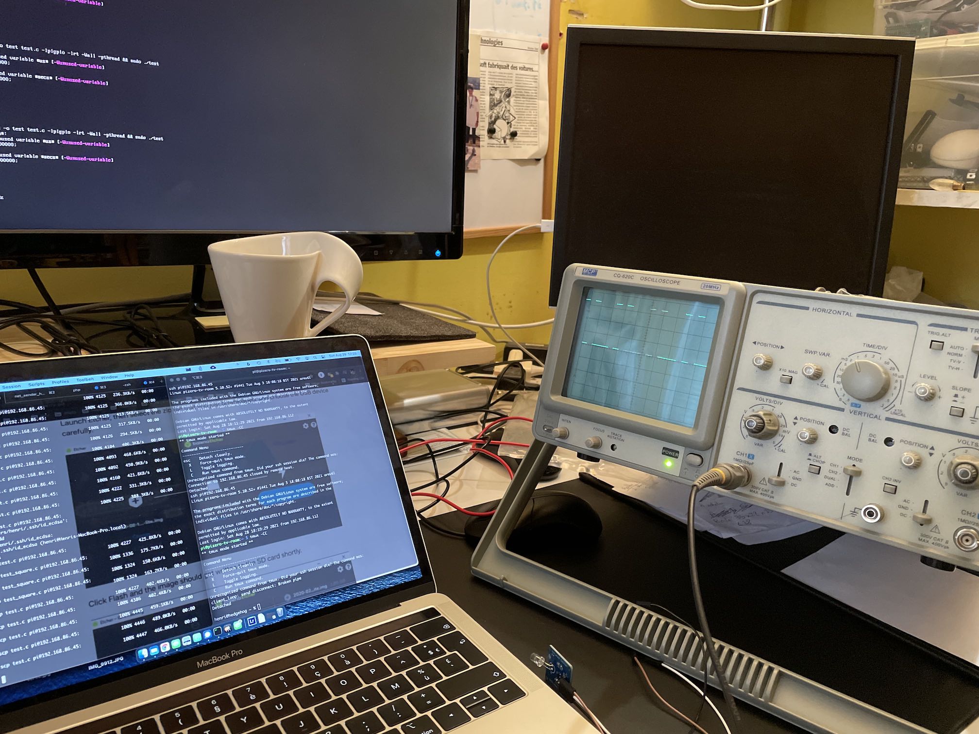 Oscilloscope showing a periodical signal